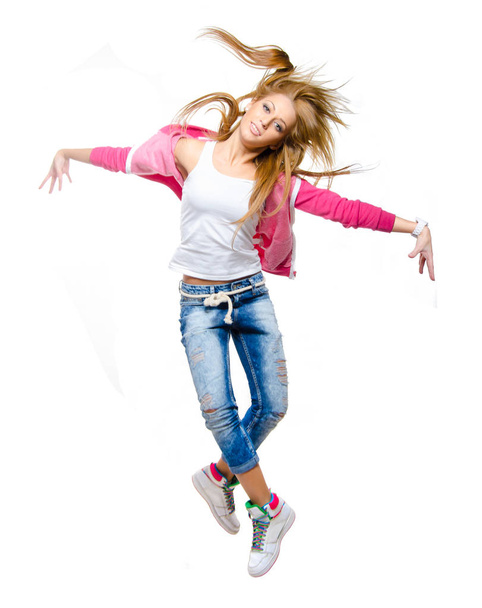 Νεαρή γυναίκα χορεύτρια hip hop μεταπήδηση στον αέρα - Φωτογραφία, εικόνα