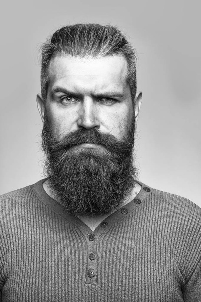 bearded serious man - Zdjęcie, obraz