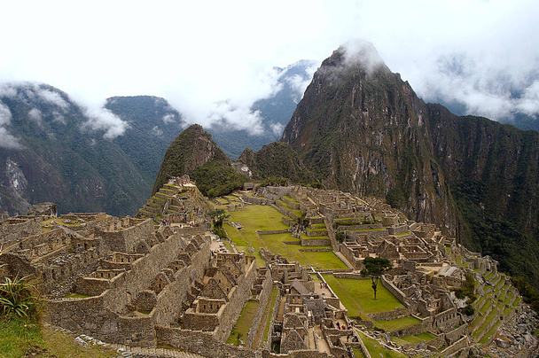 Vista general de la ciudad inca de Machu Picchu
 - Foto, imagen