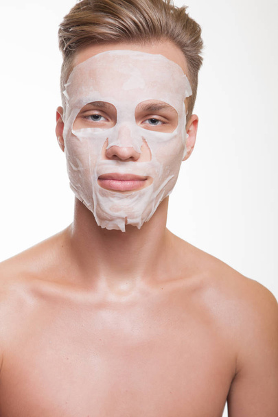 Man in facial mask - Foto, afbeelding