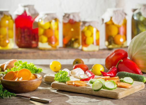 canned and fresh vegetables in jars - Zdjęcie, obraz