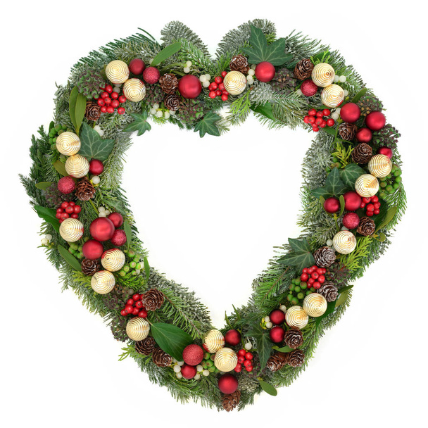 Dekoratif kalp şeklinde Noel çelenk - Fotoğraf, Görsel