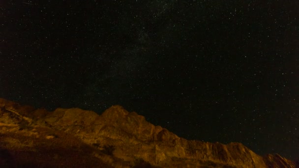 Time lapse película de la Vía Láctea sobre el desierto en el centro de Antelope Oregon en la noche 4k uhd
 - Metraje, vídeo