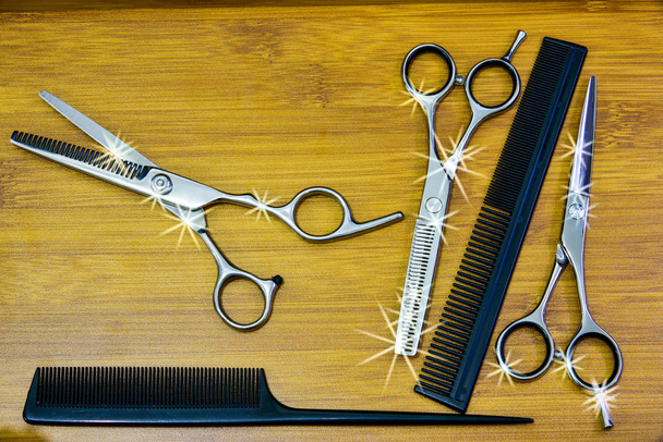 Nożyce do cięcia włosów i grzebień - Zdjęcie, obraz