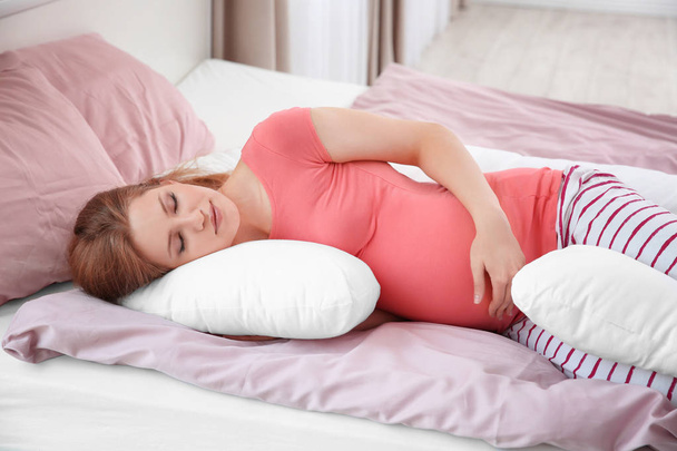 pregnant woman sleeping - Fotografie, Obrázek