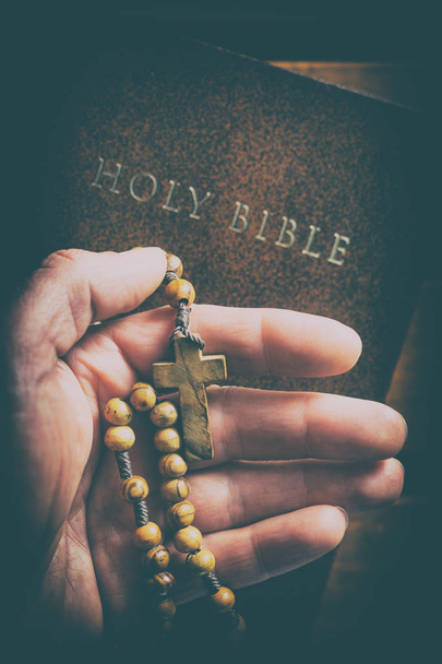 Rosary beads in hand. - Foto, imagen
