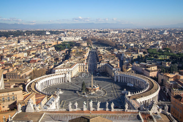 Вид на площадь Сан-Фабрицио в Ватикане
 - Фото, изображение