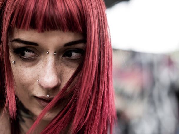 Protrato de rosto bonito de uma menina de cabelo de gengibre
 - Foto, Imagem