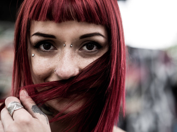 Красивый портрет рыжей девушки с волосами
 - Фото, изображение