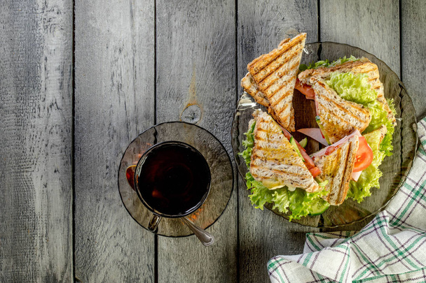 Panini sandwich with ham, tomato and lettuce. - Foto, Imagen