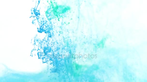Бірюзові і блакитні чорнила у воді - Кадри, відео