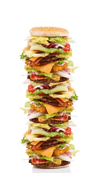 большой сэндвич с салатом и гамбургером
 - Фото, изображение