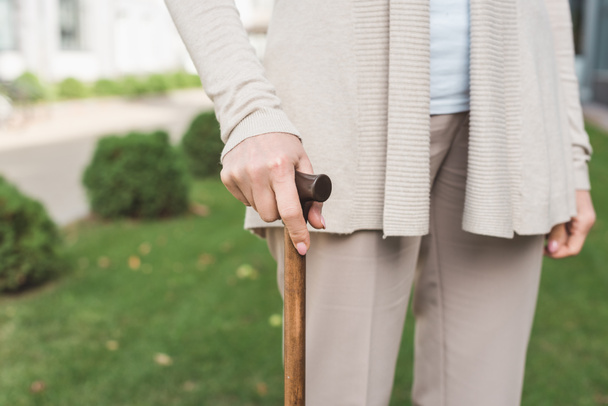 senior woman with cane - Φωτογραφία, εικόνα