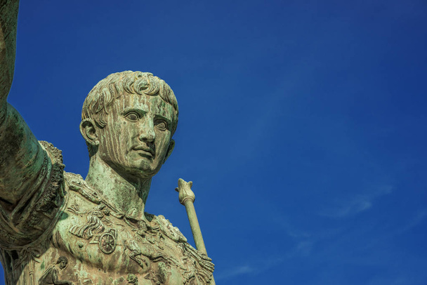Augusto imperador de Roma
 - Foto, Imagem