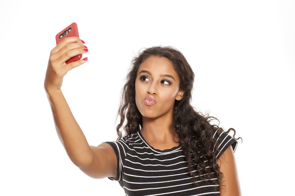 Chica haciendo selfie - Foto, imagen