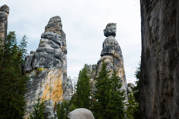 Unique rocks mountain Adrspasske skaly in national park Adrspach, Czech republic - Foto, afbeelding