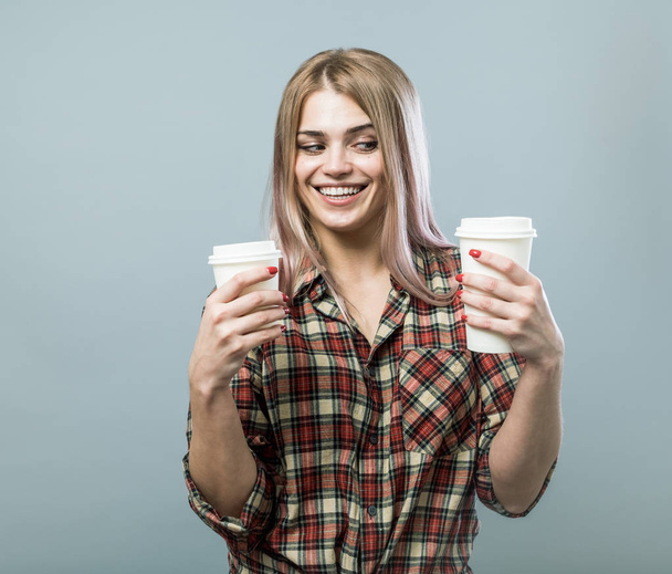 Young woman with mug - Foto, immagini