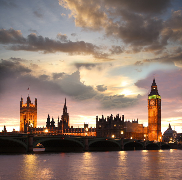 słynnego big ben w godzinach wieczornych z mostu, Londyn, Anglia - Zdjęcie, obraz