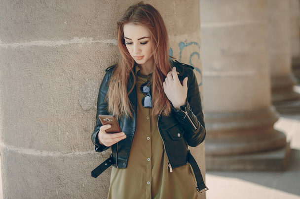 girl with phone - Foto, Imagen