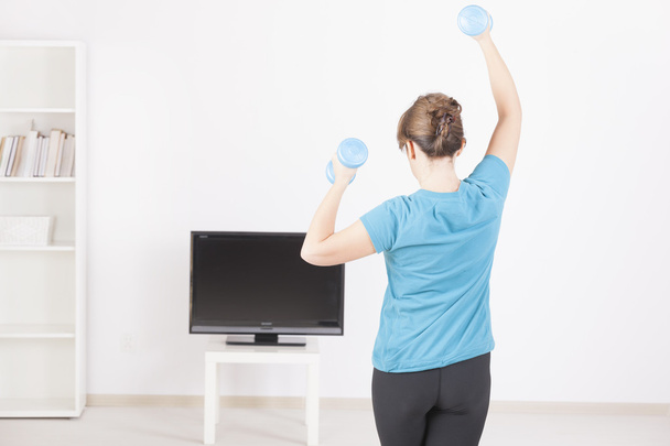 Donna esercizio fisico a casa
 - Foto, immagini