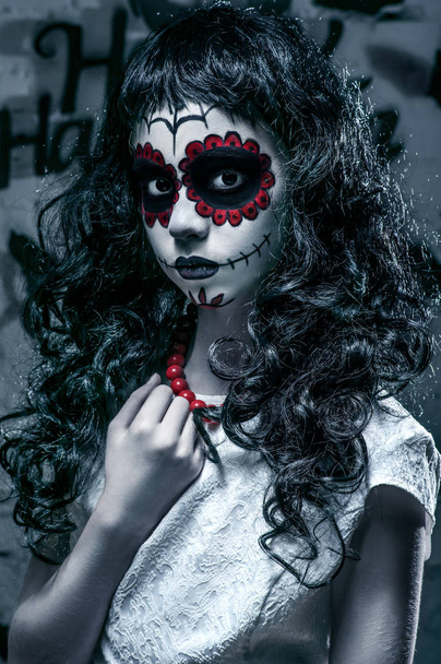 Portrait de Santa muerte fille préparée pour Halloween
 - Photo, image
