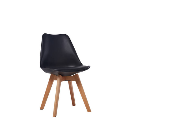 современный черный стул с деревянными ногами
 - Фото, изображение
