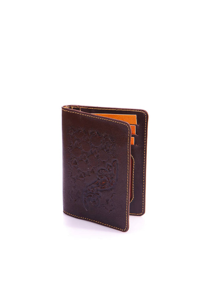Jedna kožená peněženka na bílém pozadí - Fotografie, Obrázek