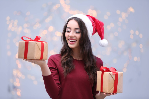 Attractive young lady in Christmas hat  - Foto, Bild