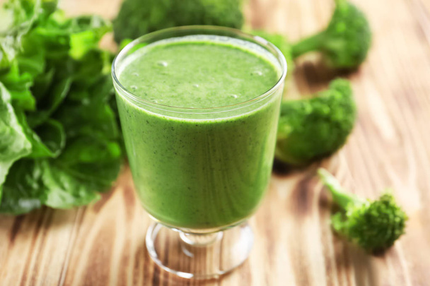 Glass of fresh vegetable smoothie  - Foto, immagini