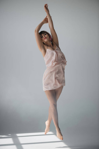 attractive jumping girl  - Fotografie, Obrázek