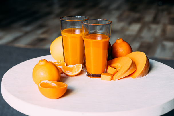 orange smoothie and ingredients - Foto, Imagen