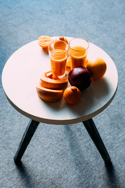 appelsiini smoothie ja ainesosat
 - Valokuva, kuva