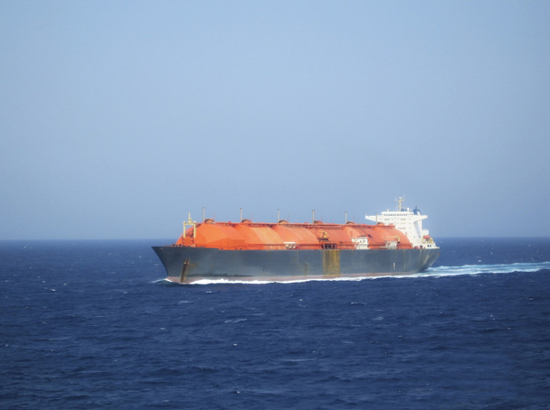 LNG tanker loď na otevřeném moři hrubý - Fotografie, Obrázek