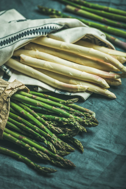 Fresh green and white asparagus - Fotoğraf, Görsel