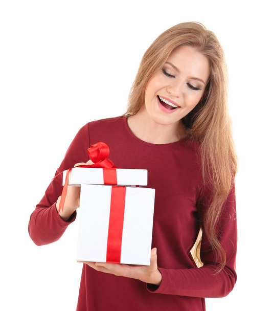 Beautiful lady opening gift box  - Foto, afbeelding
