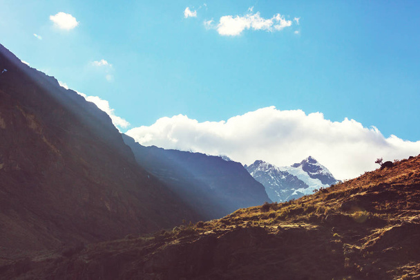 Huayhuash 山脈の美しい山の風景  - 写真・画像
