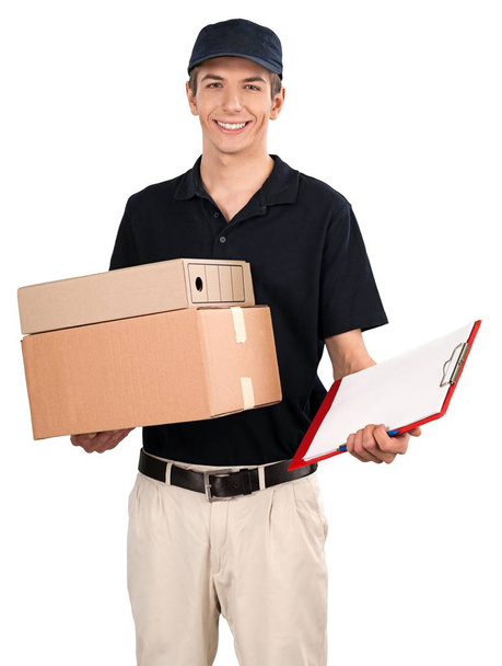 Levering man met doos en Klembord - Foto, afbeelding