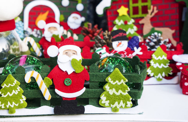 Санта-Клаус принести мешок с подарками на Рождество
 - Фото, изображение