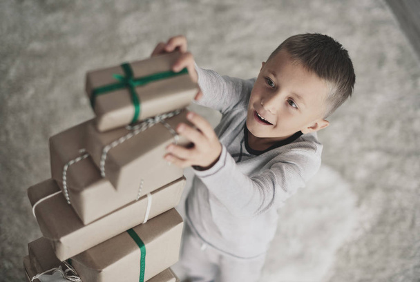 Boy playing and christmas presents - Fotografie, Obrázek