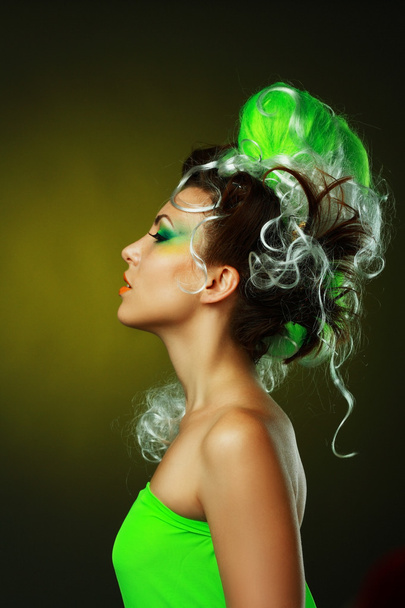 Woman with creative green hairstyle - Zdjęcie, obraz