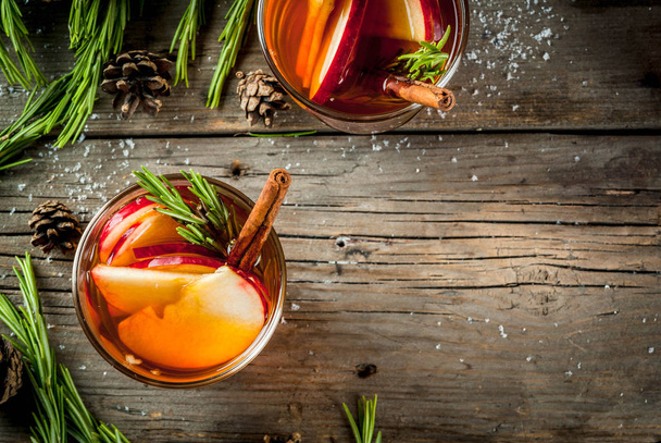 Hot cocktail with apple, rosemary, cinnamon - Foto, Imagem