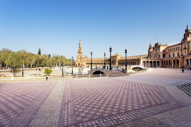 Een prachtig uitzicht over Spaanse plein, Plaza de Espana, in Sevilla - Foto, afbeelding