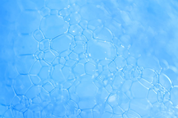 Макро вигляд блакитні мильні бульбашки піни. раптово і текстура душу. Синій фон. м'який фокус
 - Фото, зображення