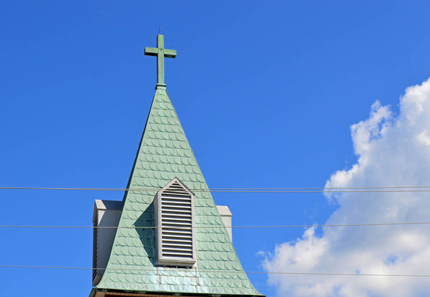 Χριστιανικό φόντο του καμπαναριό της εκκλησίας - Φωτογραφία, εικόνα