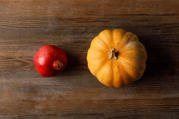 seasonal pomegranate and pumpkin - Valokuva, kuva