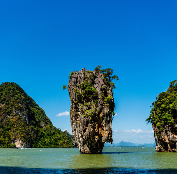 James Bond sziget a Phang Nga-öböl közelében, Phuket, Thaiföld - Fotó, kép
