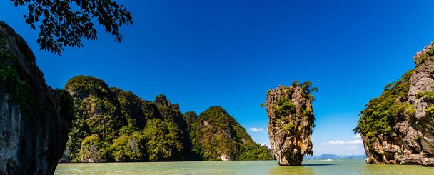 Wyspa Jamesa Bonda w Phang Nga Bay w pobliżu Phuket, Tajlandia - Zdjęcie, obraz