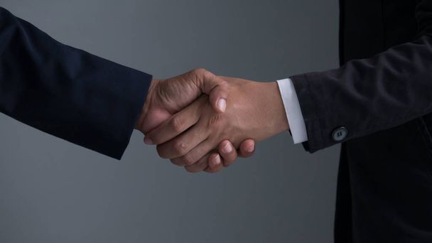üzleti partnerek kézfogása - Fotó, kép