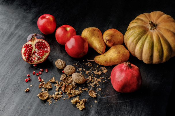 organic autumnal fruits - Foto, immagini