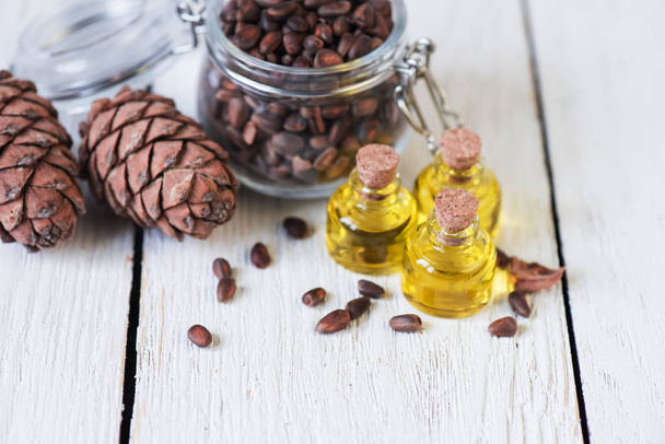 Oil of cedar nuts - Fotoğraf, Görsel